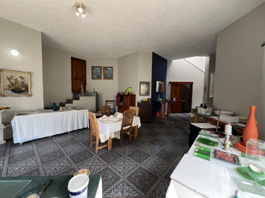 5 Bedroom Property for Sale in Wavecrest Eastern Cape